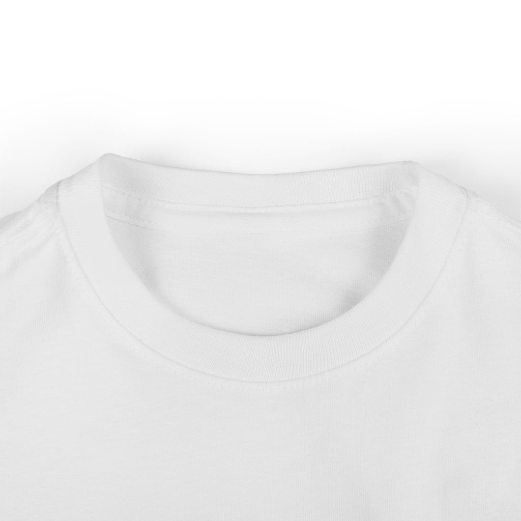 Go-Kart Racing Infant T-Shirt Ausschnittdetails auf weißem T-Shirt für kleine Motorsportfans.