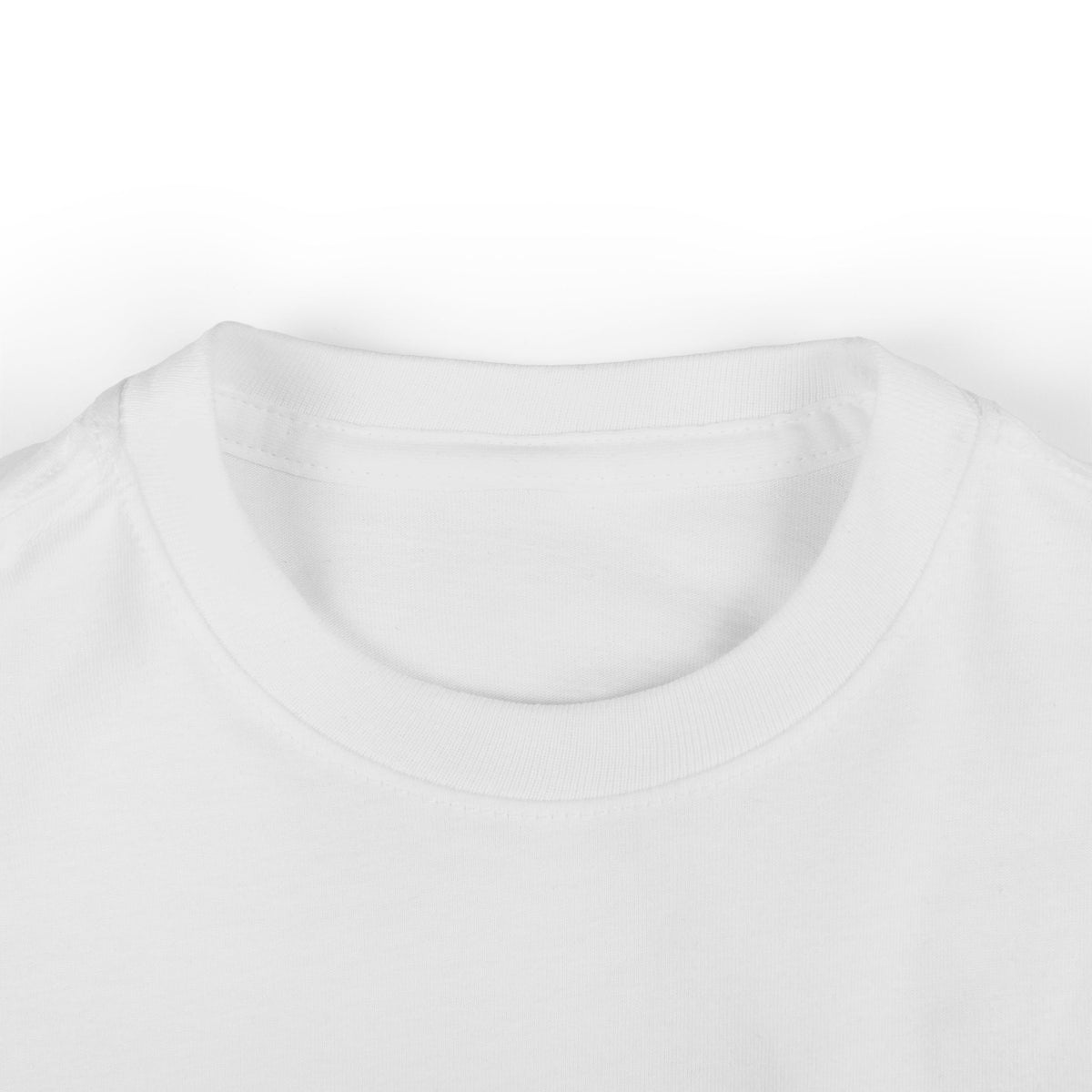 Go-Kart Racing Infant T-Shirt Ausschnittdetails auf weißem T-Shirt für kleine Motorsportfans.