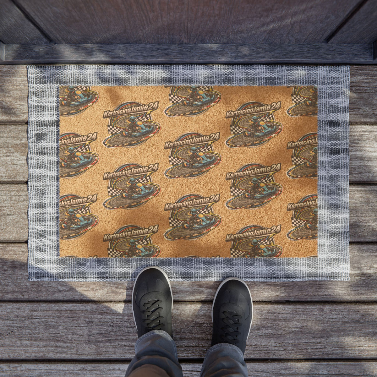 Kart Racing Coir Doormat vor einer modernen Haustür, ideal für Motorsport-Fans.
