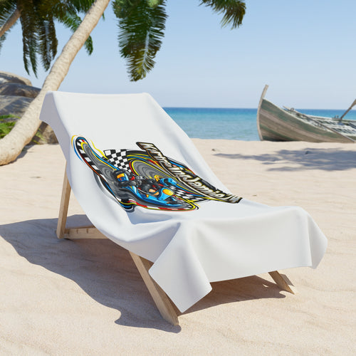 Go-Kart Racing Beach Towel auf einem Liegestuhl am Strand, ideal für Motorsportfans und Sommeraktivitäten.