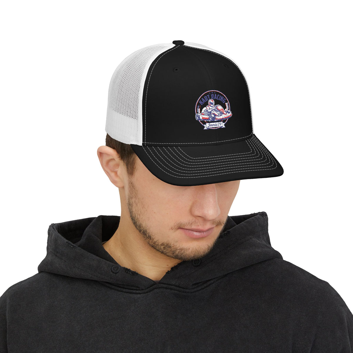 Mountain Lodge Snapback Trucker Cap mit vintage Berg-Patch und atmungsaktivem Mesh-Rücken.