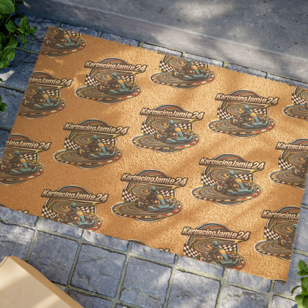 Kart Racing Coir Doormat vor einer modernen Haustür, ideal für Motorsport-Fans.